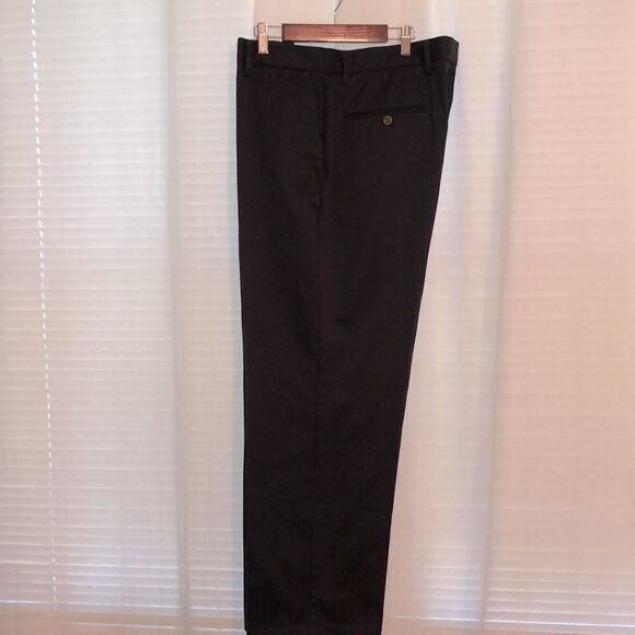 Dockers 38 x 29 Classic Fit Signature Wrinkle Free Khaki Pants in Navy - Picture 5 of 15